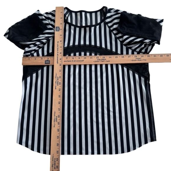 ..Lululemon Water: Sun Runner Long Sleeve Narrow Bold Stripe Vertical Pr… - Picture 9 of 12